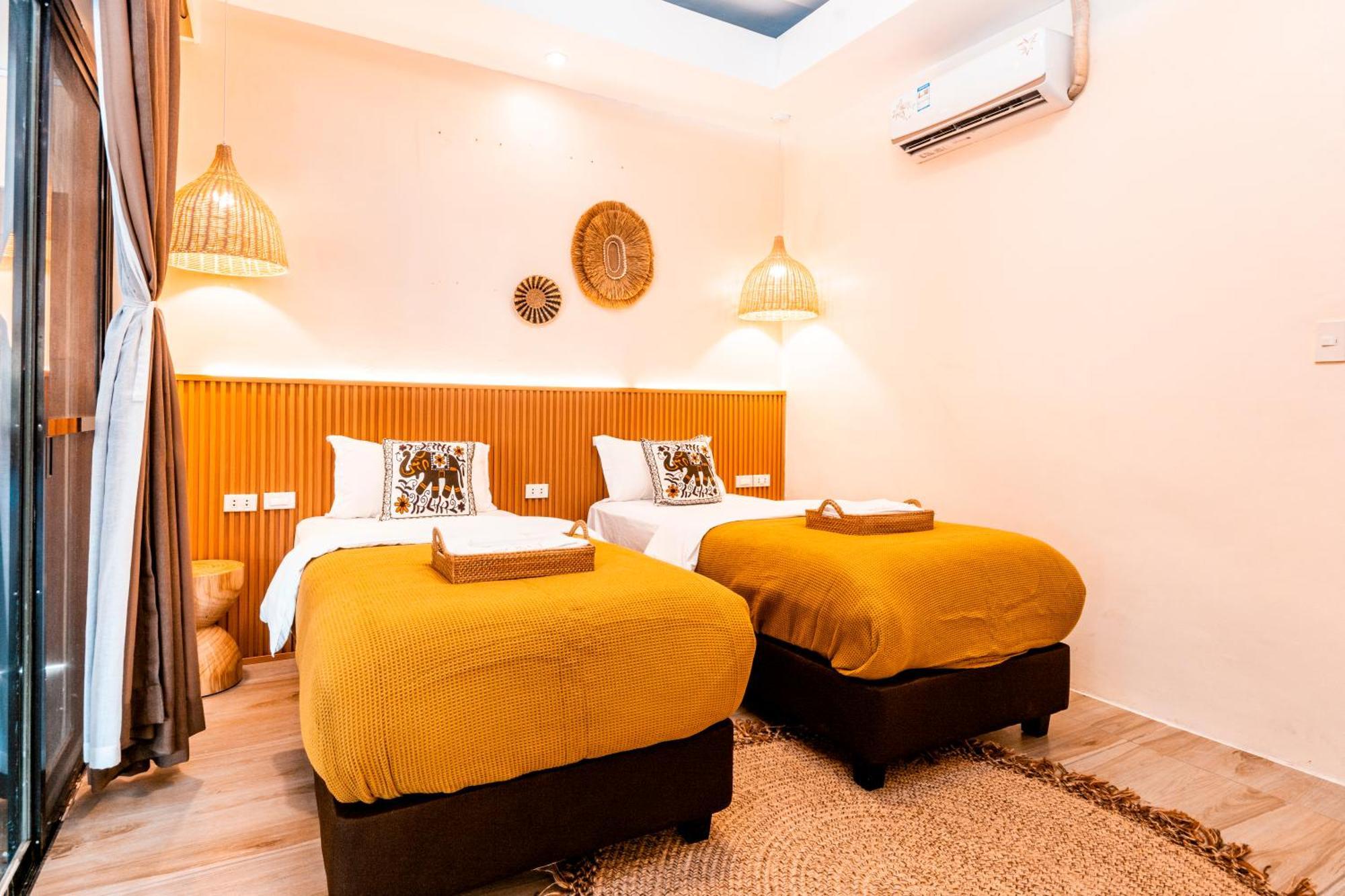 Molly Resorts Puerto Galera Bagian luar foto